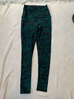 High-Waist fleece lined Camo Leggings in Dark Green